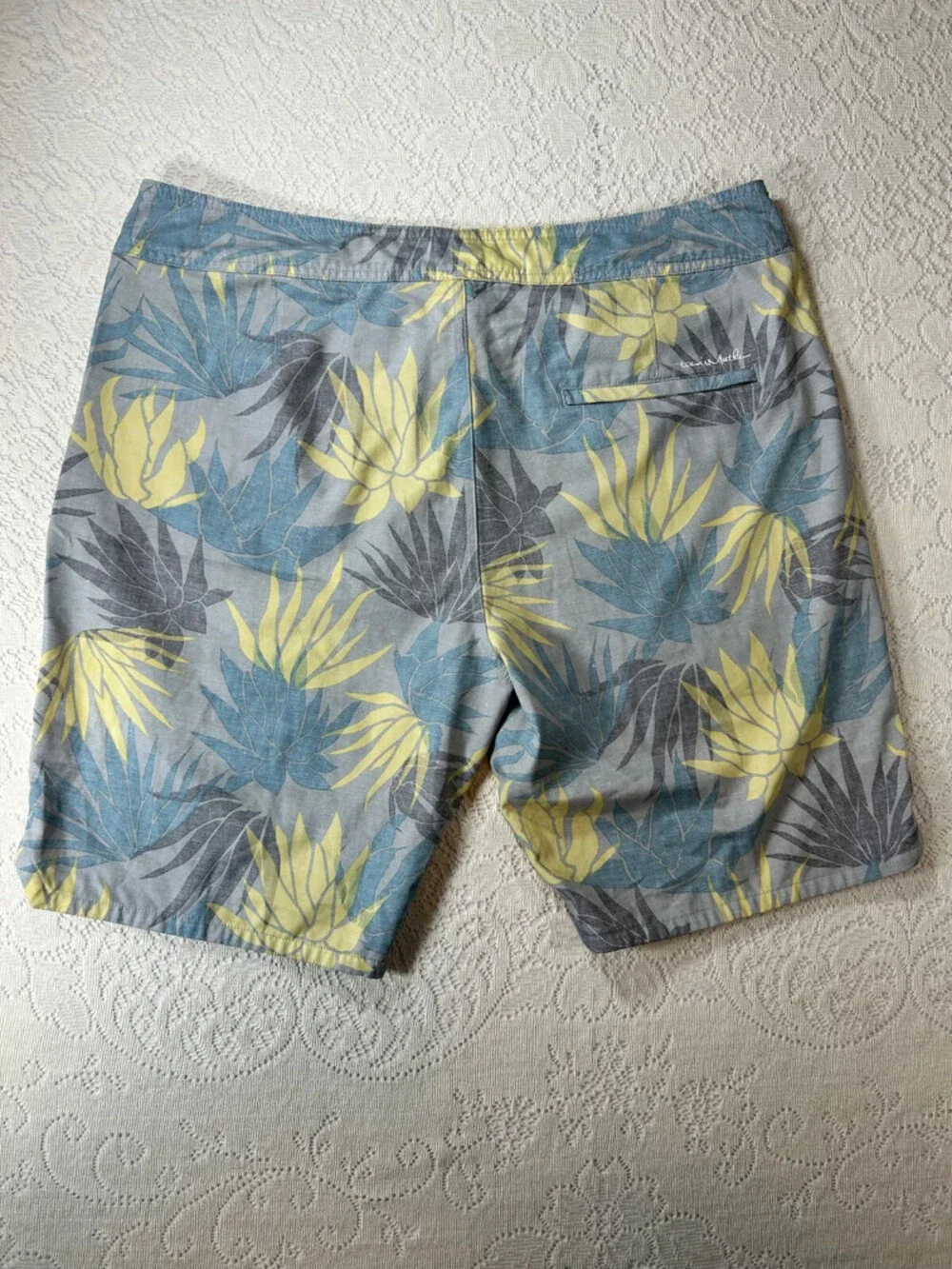 Travis Mathew Mens Floral Hawaiian Board Shorts Surfing Stretch 36w Swim Hybrid